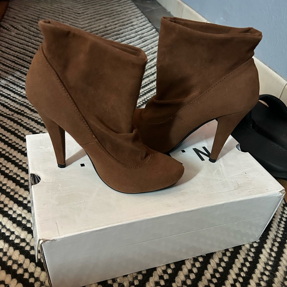 Brown suede booties 5.5